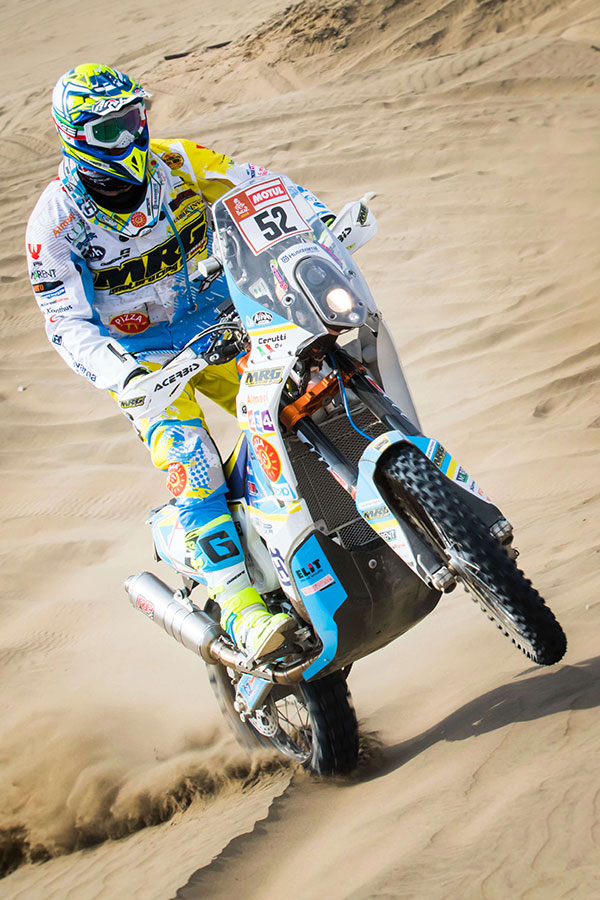 Jacopo Cerutti v PSI moto oblečení na Rallye Dakar